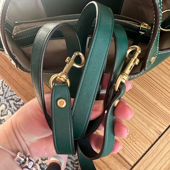 Tory Burch Miller Bucket Bag Green - Picture 14 of 15